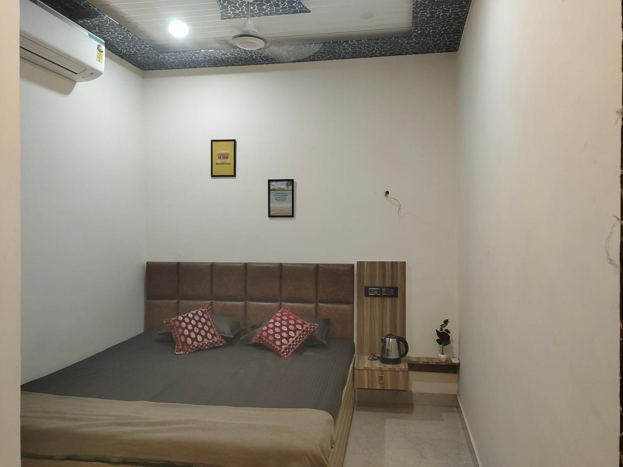 Banarasiya Stay Walking Distance To Banaras Railway Station Bénarès Extérieur photo